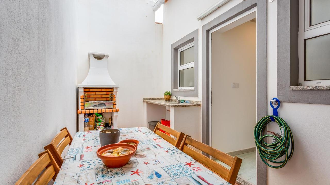 Glamorous 1 Bdr Duplex Apartment By Lovelystay タヴィラ エクステリア 写真